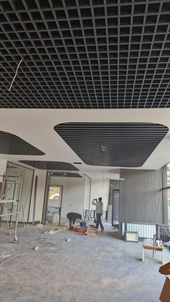 Siyah petek (open cell) tavan uygulaması – Galata Elektronik